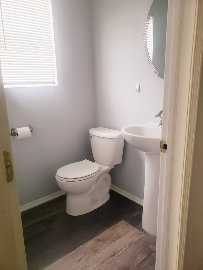 Building Photo - 292 Waterbury Cir