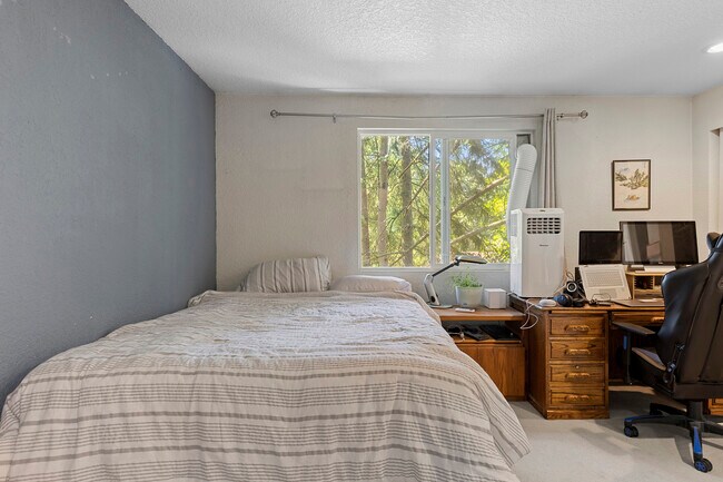 Building Photo - 1414 NE 151st St