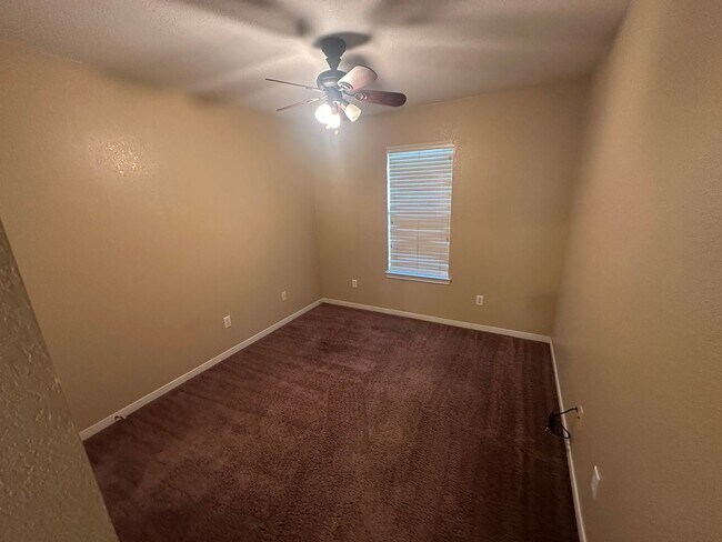 Building Photo - AVAILABLE NOW!!