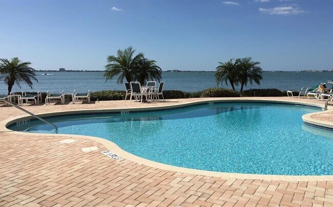 Building Photo - 4830 Osprey Dr S