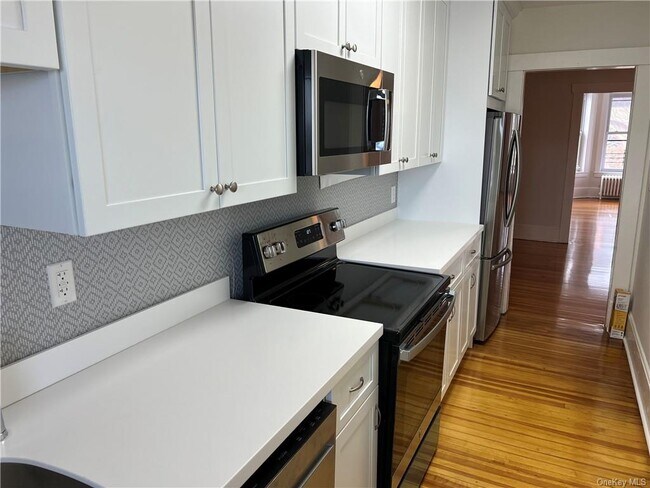 Building Photo - 172 Grand St