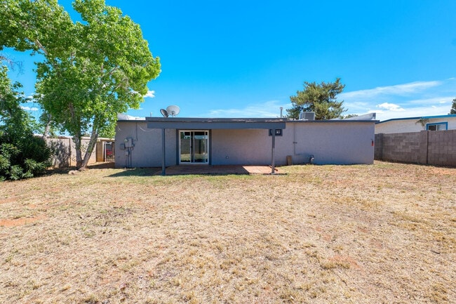 Building Photo - 4931 E De Medici Dr