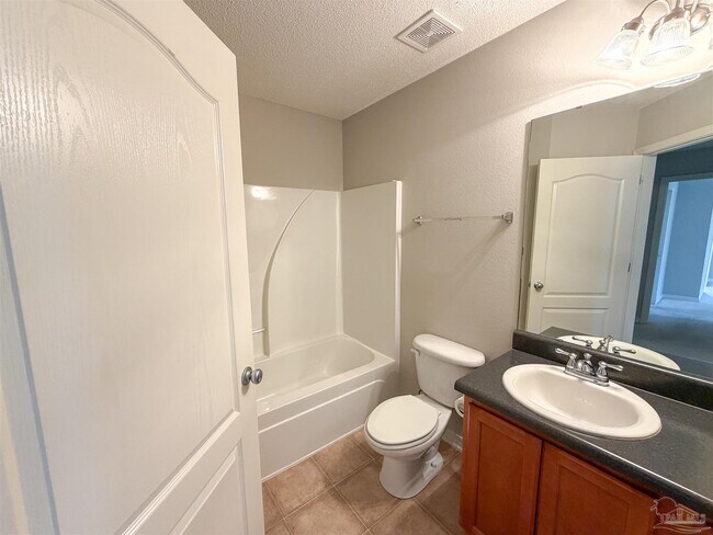 Building Photo - 697 Mozingo Ln