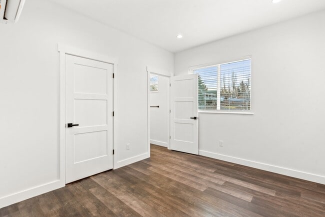 Building Photo - Brand new 2 bed/2 bath, central a/c, dishwasher, washer & dryer, deck & patio! April rent free!