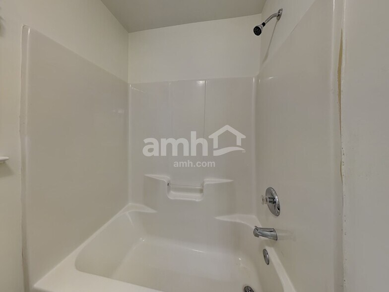 Building Photo - 8401 Forest Shadow Cir