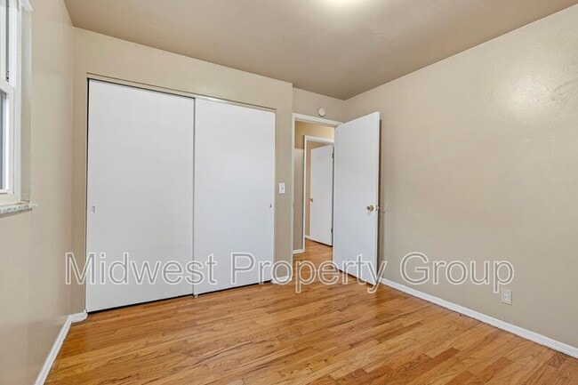 Building Photo - 1364 Farmview Ave