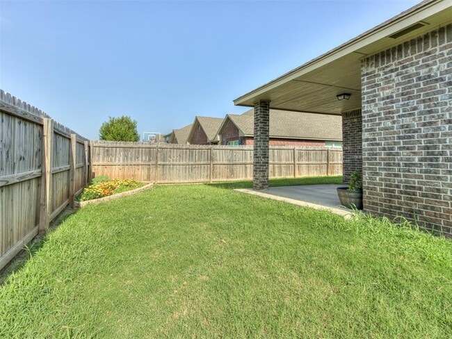 Building Photo - 7201 Meadow Lake Dr