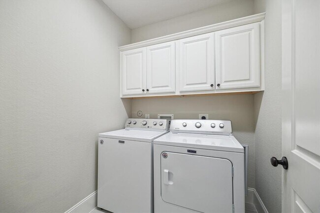 Building Photo - 5739 Concha Ln