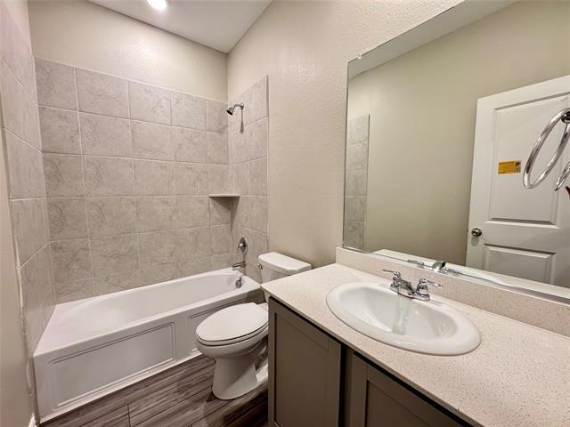 Building Photo - 3401 Riverside Dr