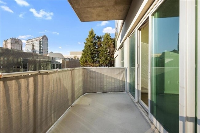 Building Photo - 250 Pharr Rd NE