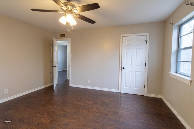 Building Photo - 4646 Sierra Madre Dr