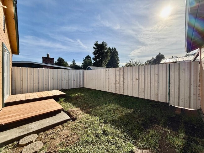 Building Photo - 2236 Home Dr