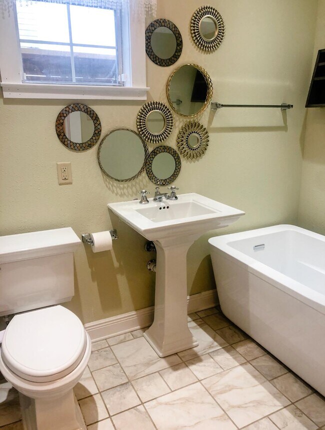 Downstairs Bathroom and Laundry - 2113 Toledano St