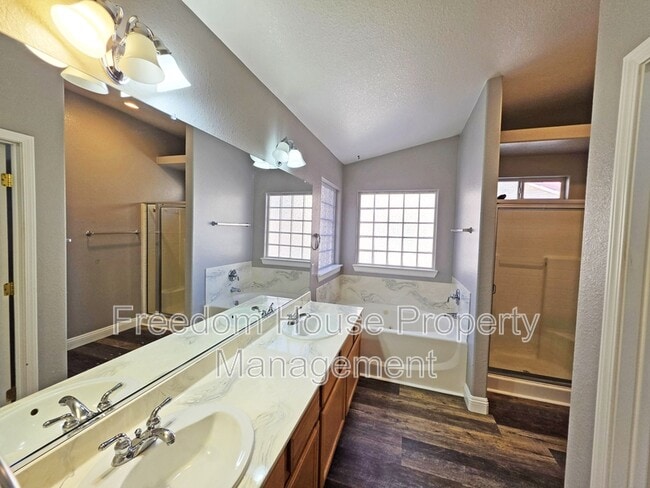 Building Photo - 3630 E Vineyard Dr N