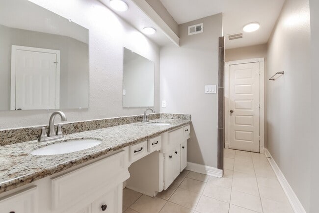 Building Photo - 20003 Atasca Villas Dr