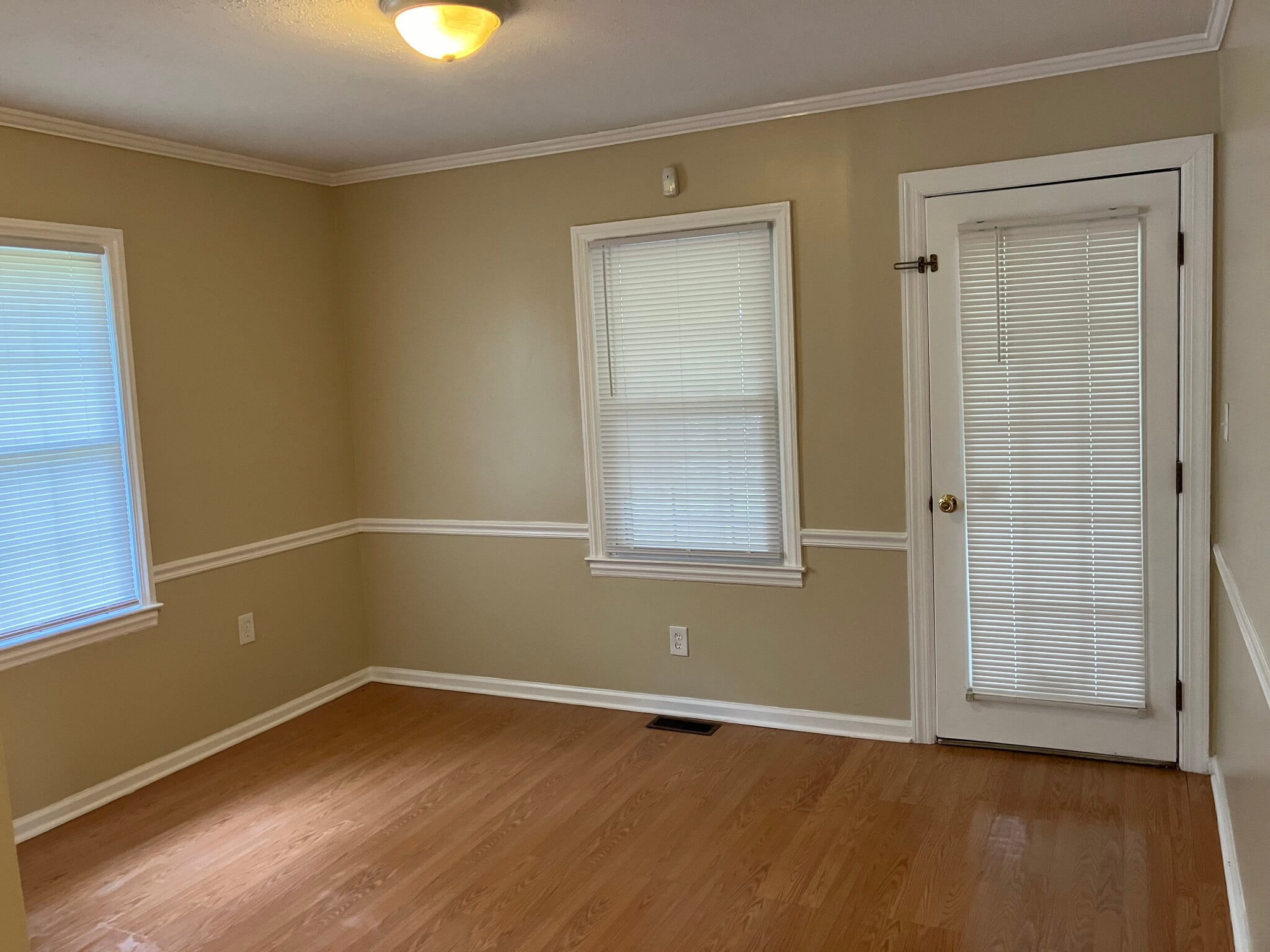 Building Photo - 960 N Pierce Ave