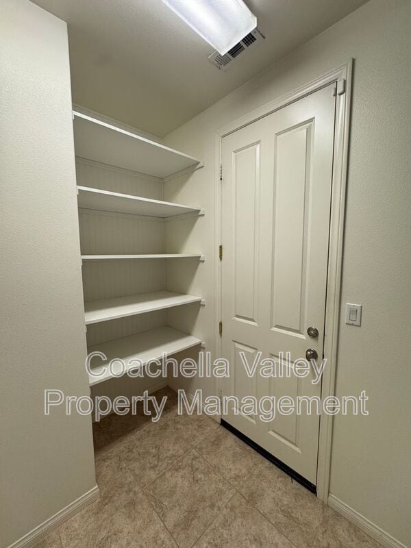 Building Photo - 74049 Kingston Ct W