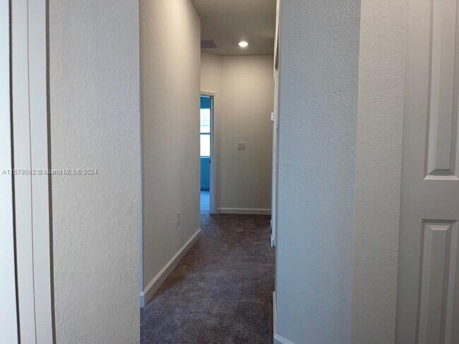 Building Photo - 2682 SE 11th Ct