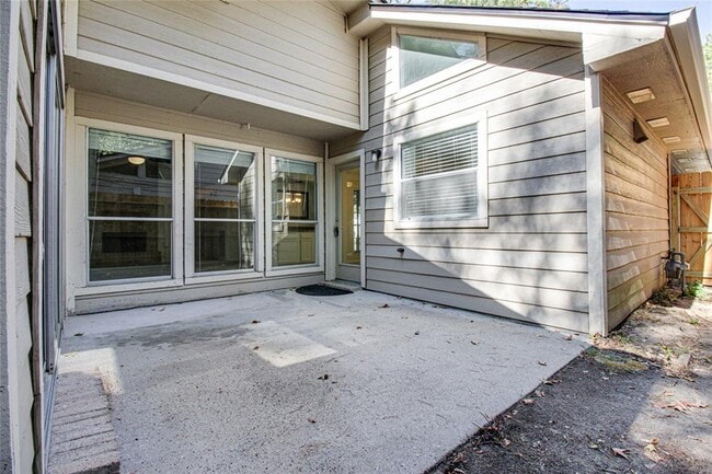 Building Photo - 4 Brentwood Oaks Ct