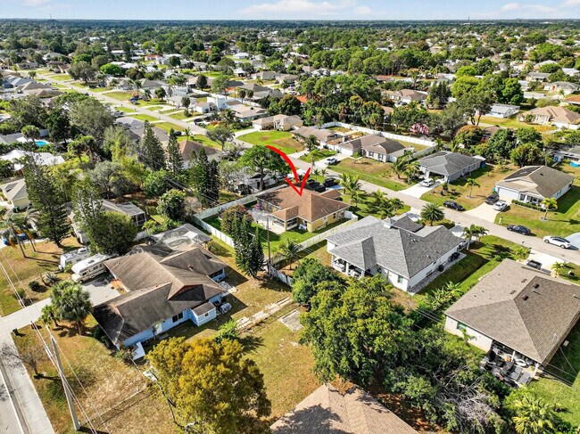 Building Photo - 1121 SW Ivanhoe St