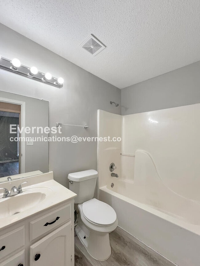 Building Photo - 5616 Kaitlyn Dr W