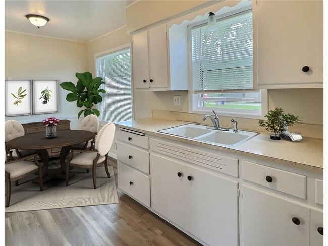 Building Photo - 1132 33rd Ave N