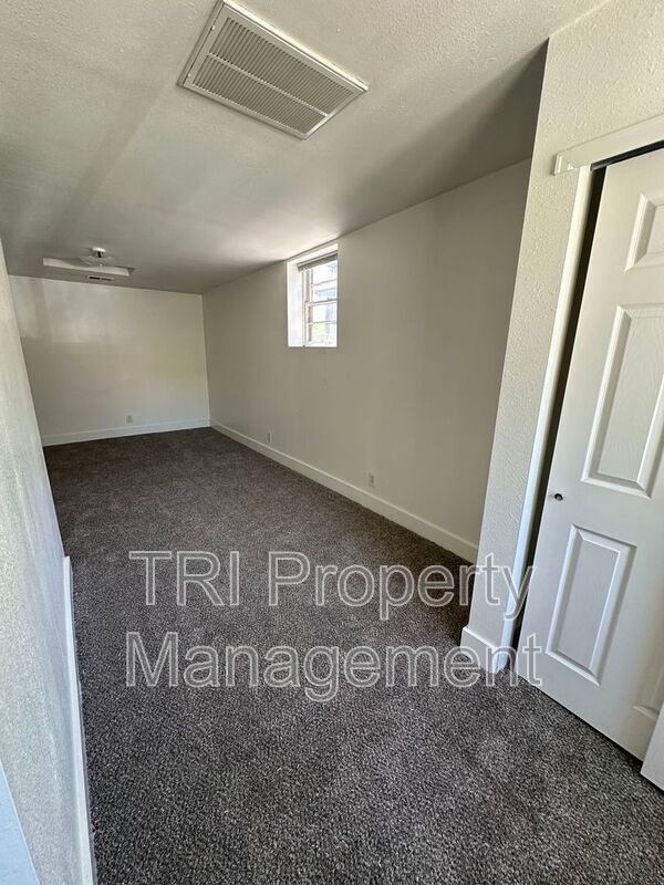 Building Photo - 2304 9th Ave