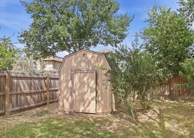 Building Photo - Welcome to this spacious two-story home located in the Enclave at Westover Hills on San Antonio's...