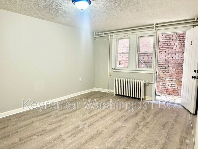 Building Photo - 943 Bonifant St