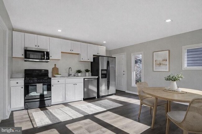 Building Photo - 1633 Shadyside Dr