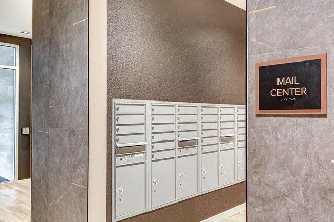 Building Photo - 75 Cowles Ln