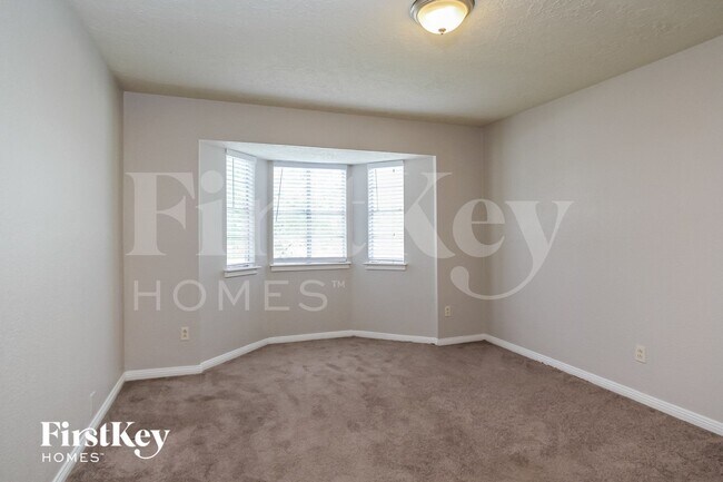 Building Photo - 24106 Creekview Dr