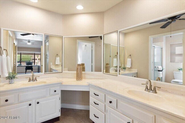 Building Photo - 12318 W Fieldstone Dr