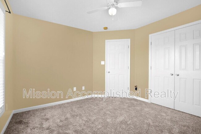 Building Photo - 3918 Red Oak Dr