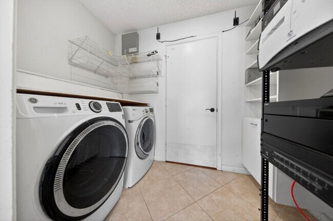 Building Photo - 9121 Paragon Way