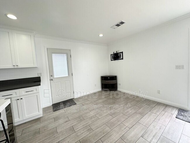 Building Photo - 8147 San Carlos Ave