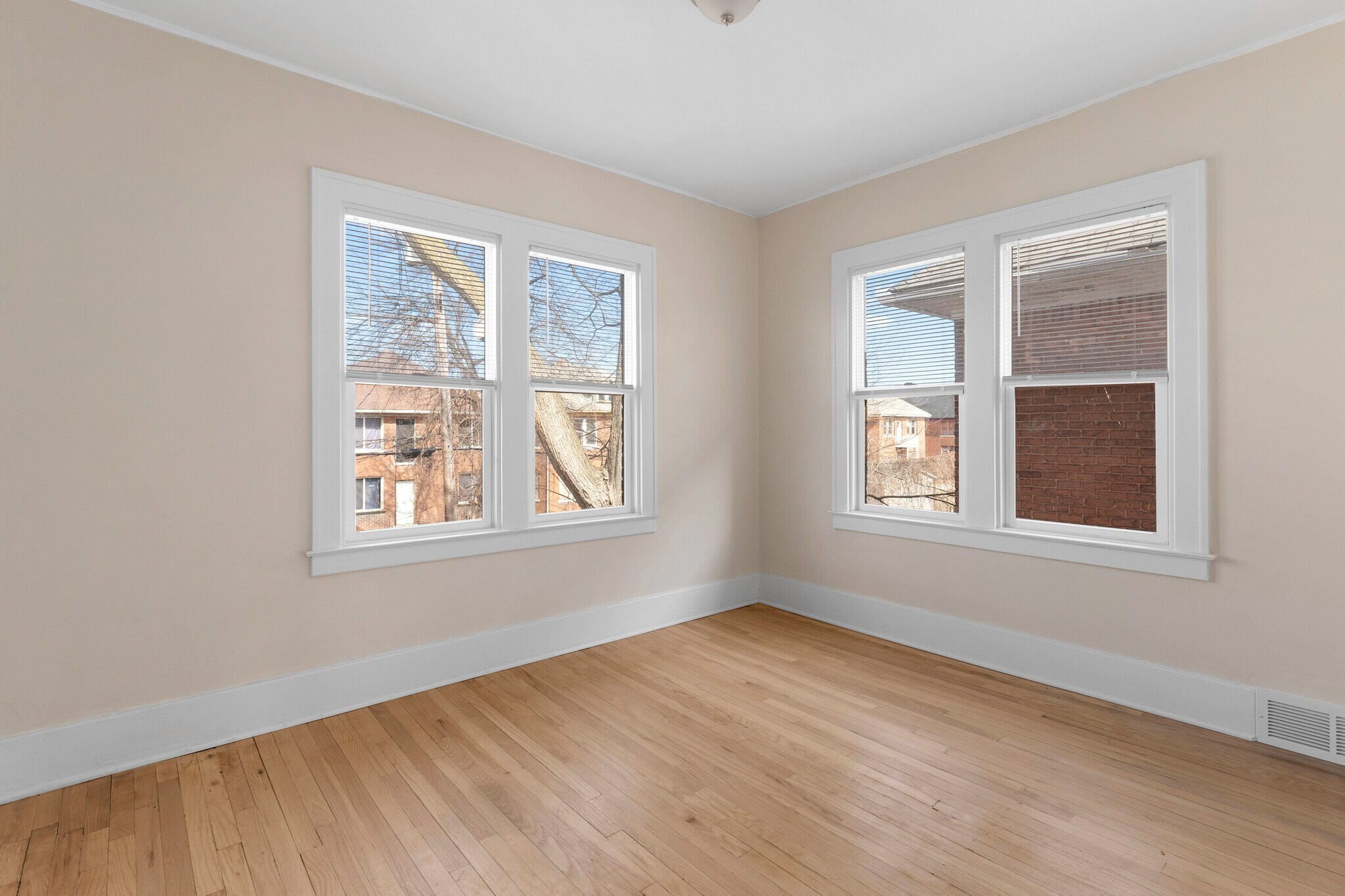 Building Photo - 2986 Cortland St