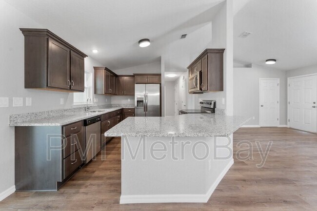 Building Photo - 9461 N Sandree Dr