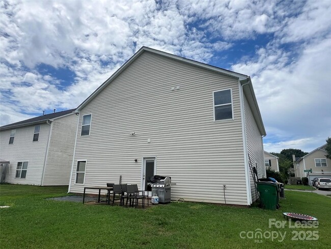 Building Photo - 1420 Ladora Dr