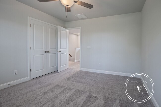 Building Photo - RATE DROP ALERT (was $3500/month) and SUMM...