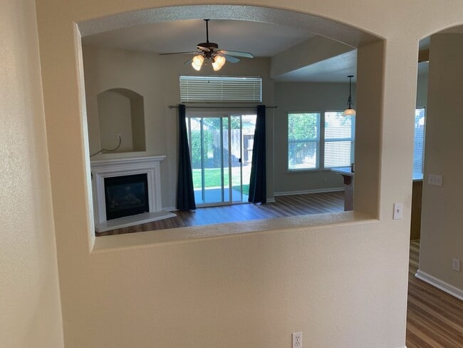 Building Photo - Turlock 4 Bedroom 2 bathroom home Near Chr...