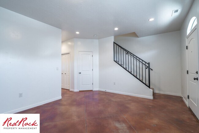 Building Photo - Dog Friendly, 3 Bedroom Townhome. $300 Off First Full Month's Rent!