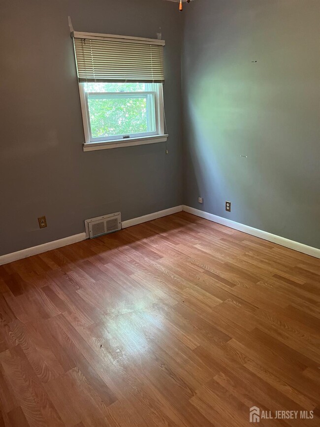 Building Photo - 8 Rosewood Rd