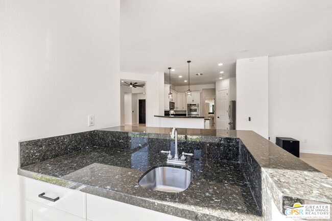 Building Photo - 4 Hillcrest Dr