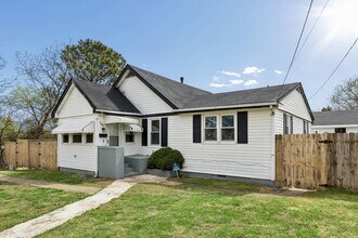 Building Photo - 1428 24th St