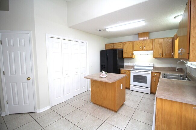Building Photo - 3BR/2BA North Pensacola Brick Home with Bonus Room, Vaulted Ceilings & Privacy-Fenced Backyard Ne...