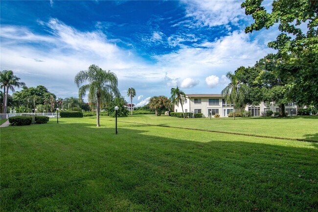 Building Photo - 4595 Chancellor St NE