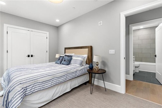 Building Photo - 350 Oliver Ave