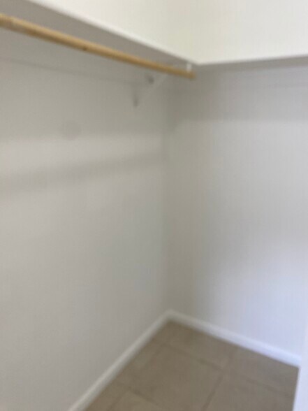 Building Photo - 513 SE 24th Ave