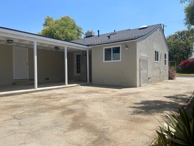 Building Photo - 5457 Beck Ave